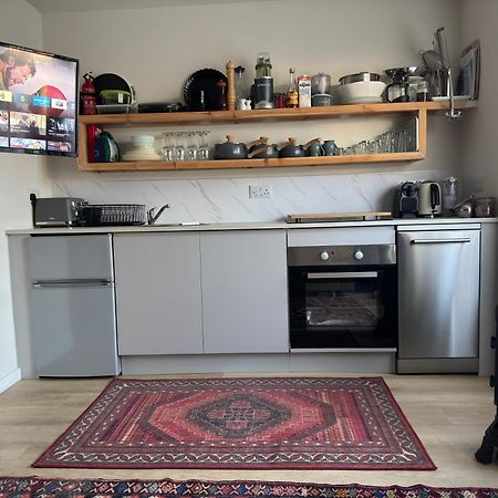 Good Vibes Apartment Крайстчърч Екстериор снимка